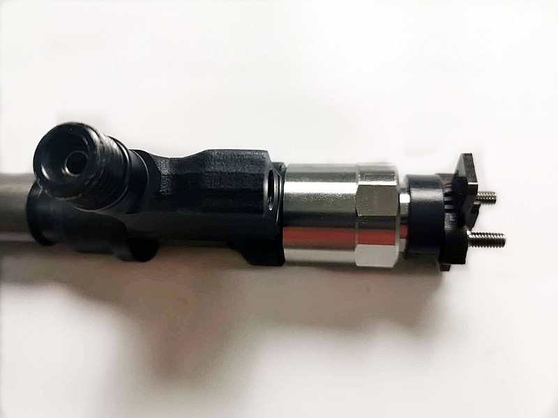 8 Years Exporter Common rail injection 0445120329 -
High quality Common Rail Diesel Fuel Injector 095000-6363 -Chengui detail pictures