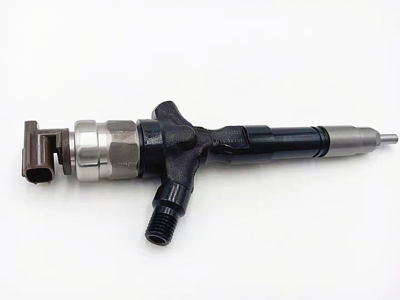 OEM/ODM Supplier fuel injector VG1038080007 -
 Hot sell diesel common rail fuel injector 23670-30050 -Chengui